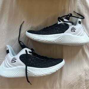 Curry 9 flow black and white size 8.5 US brand new